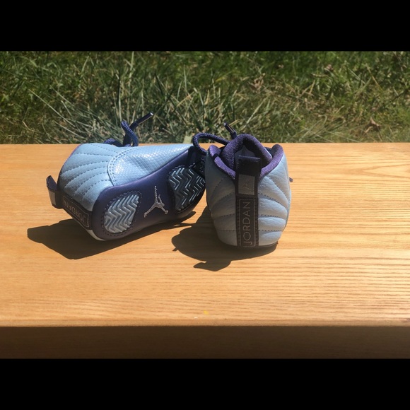 AIR JORDAN 12 GS - Picture 4 of 5